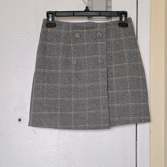 Free With Purchase !! plaid skirt in size small - Picture 3 of 5